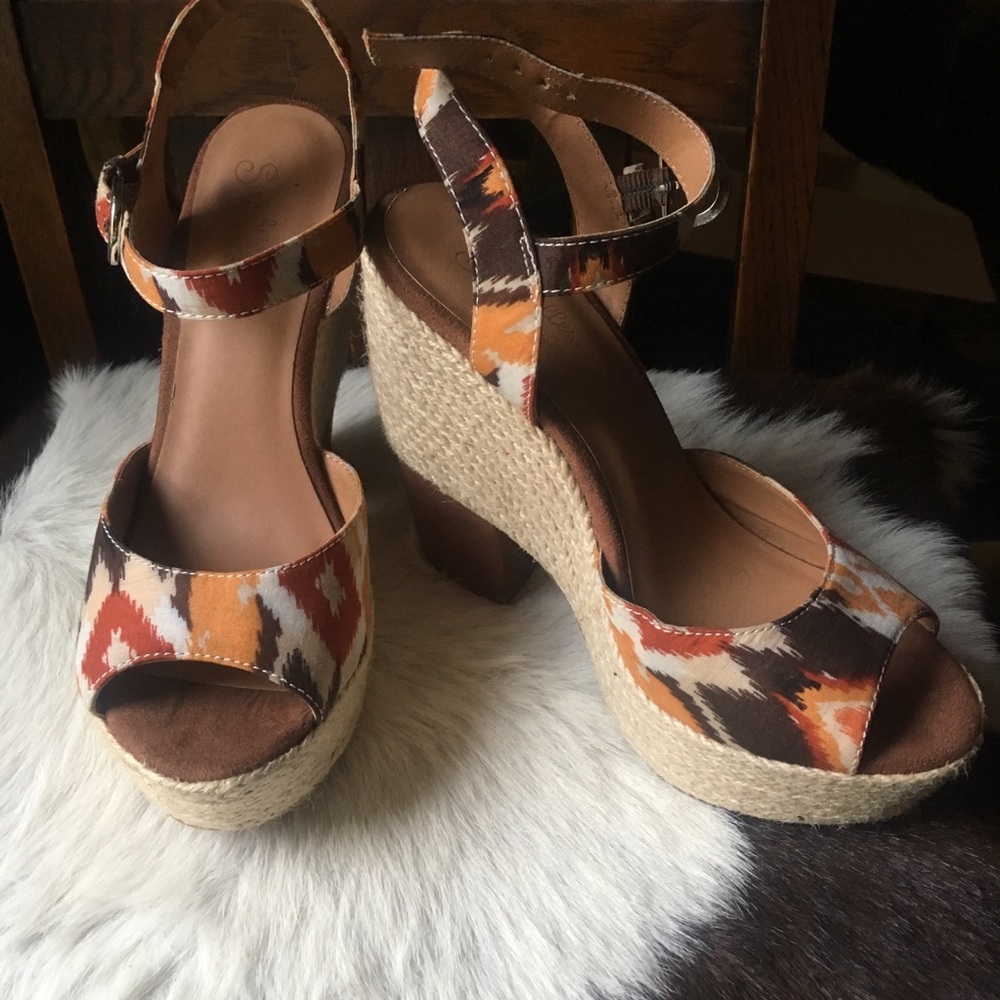 Seychelles Ikat platforms